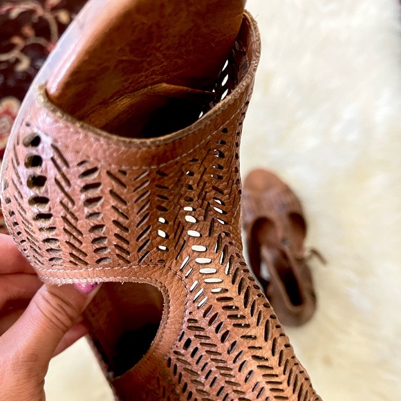 Baske California Brown Suede Heels Size 9.5 (BOGO 50%) - Picture 4 of 4